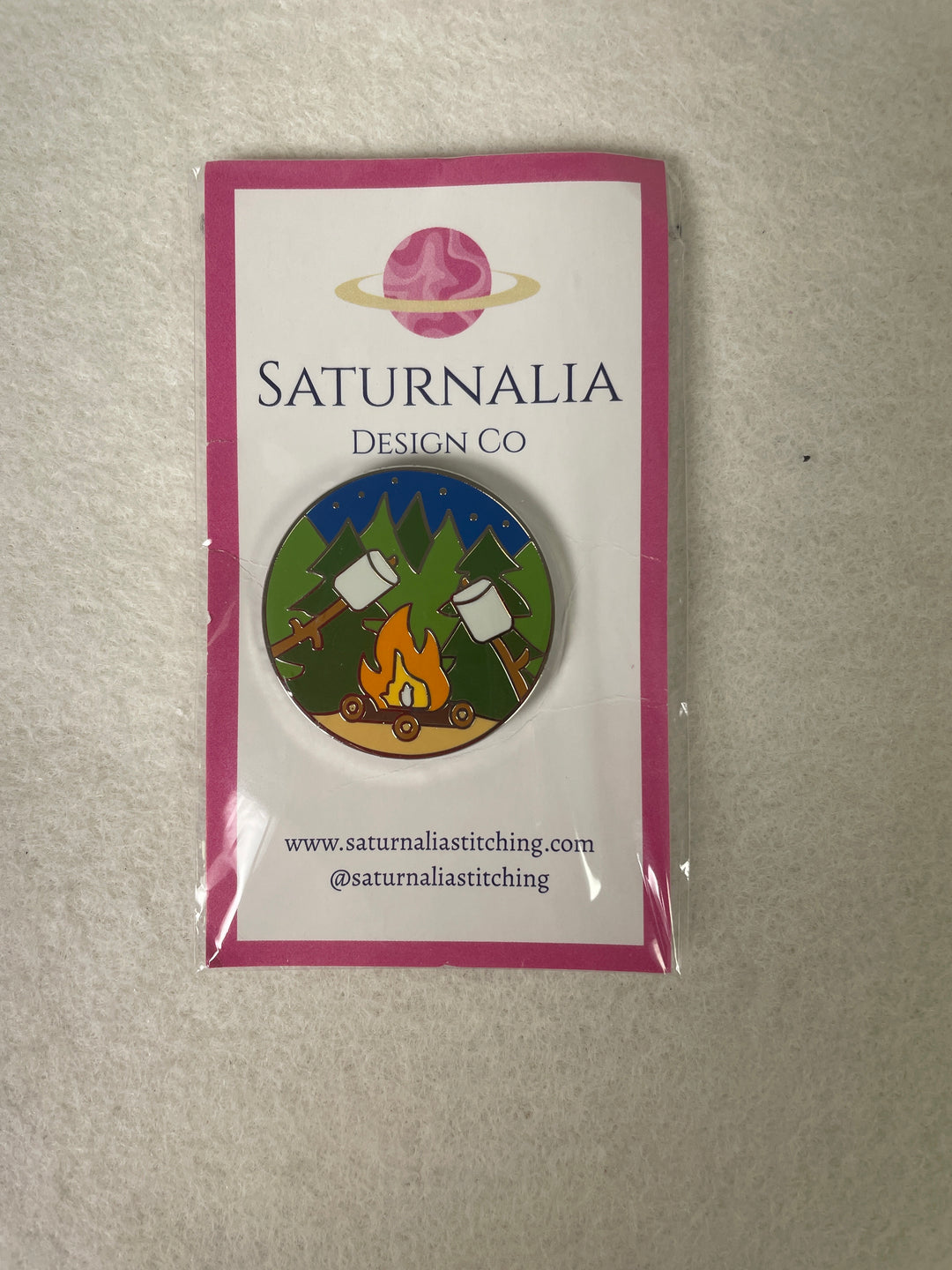 * Saturnalia Stitching Smores Needleminder