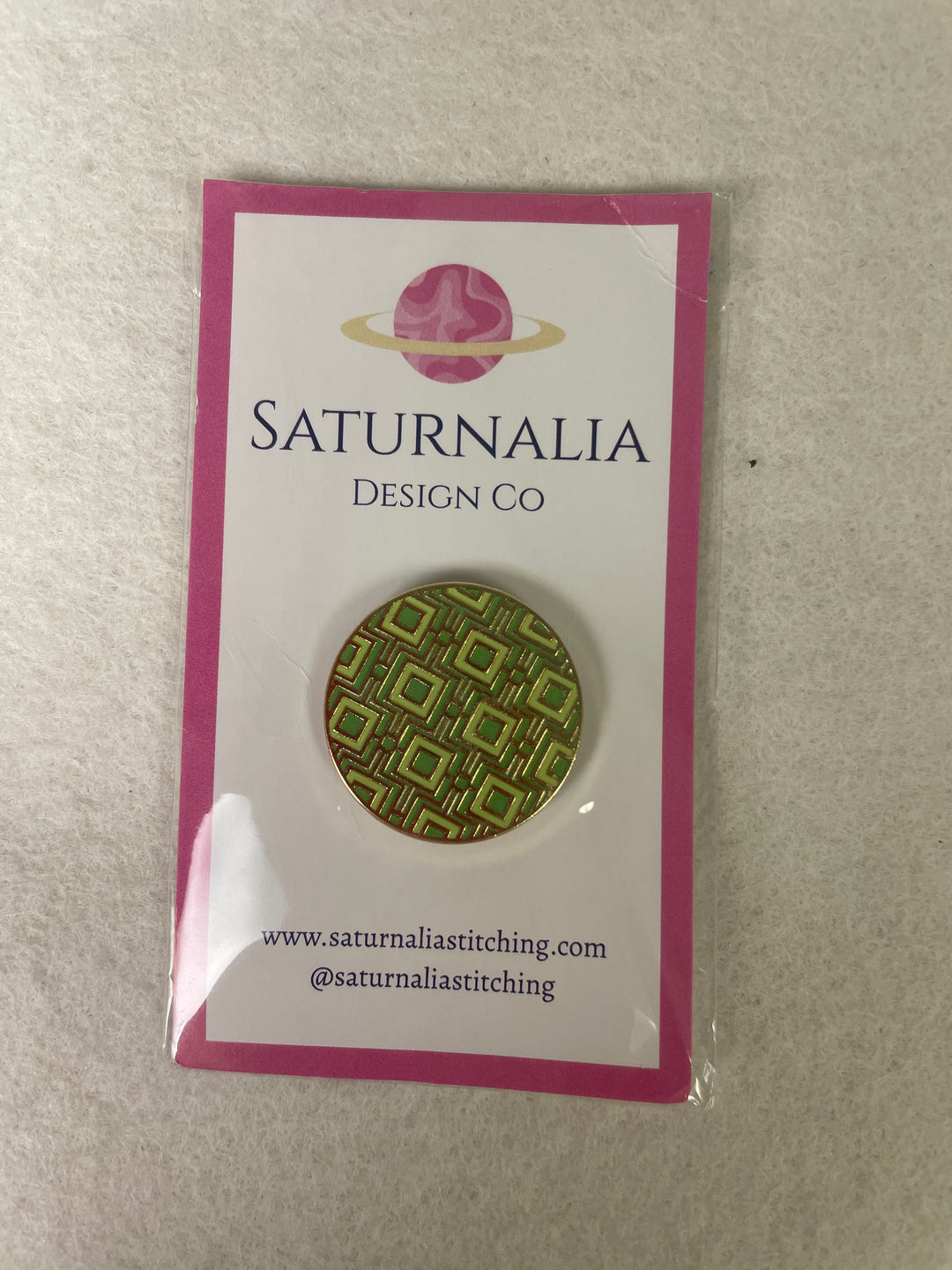 * Saturnalia Stitching Emerald Art Deco Needleminder