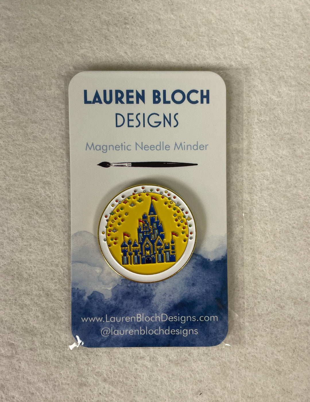 * Lauren Bloch Designs NM02 Castle with Stars (gold) Needle Minder