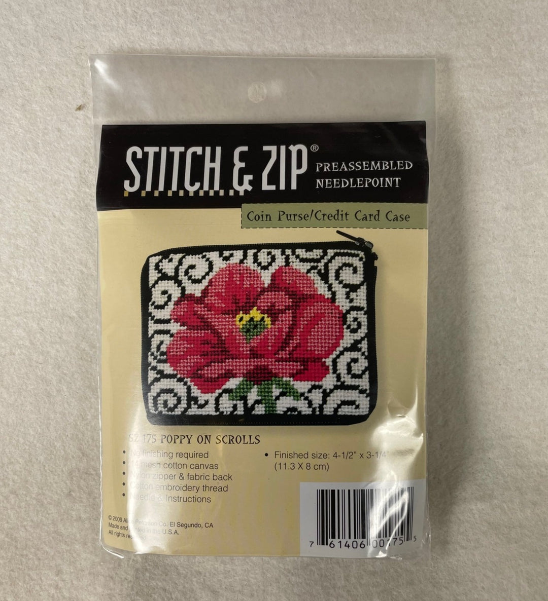 Alice Peterson SZ175 Poppies on Scrolls Coin Purse